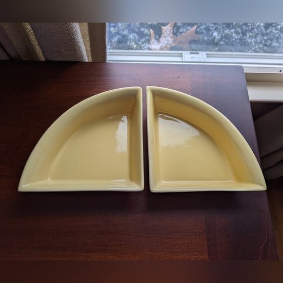Rounded Triangle Stoneware Bowls - Set of 2 - Warm Yellow - Picture 4 of 6